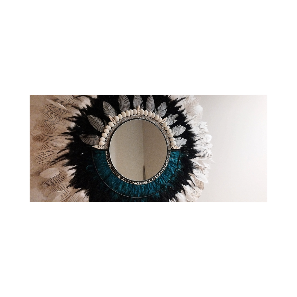 ESPEJO DE PLUMAS y conchas con detalle en color