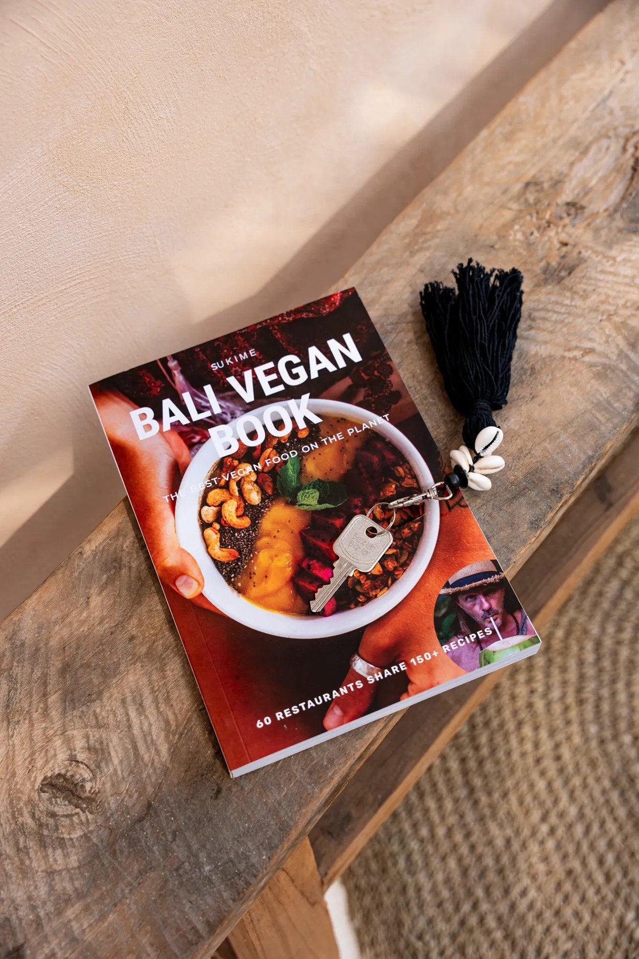 The Cowrie Tassel Keychain - Black