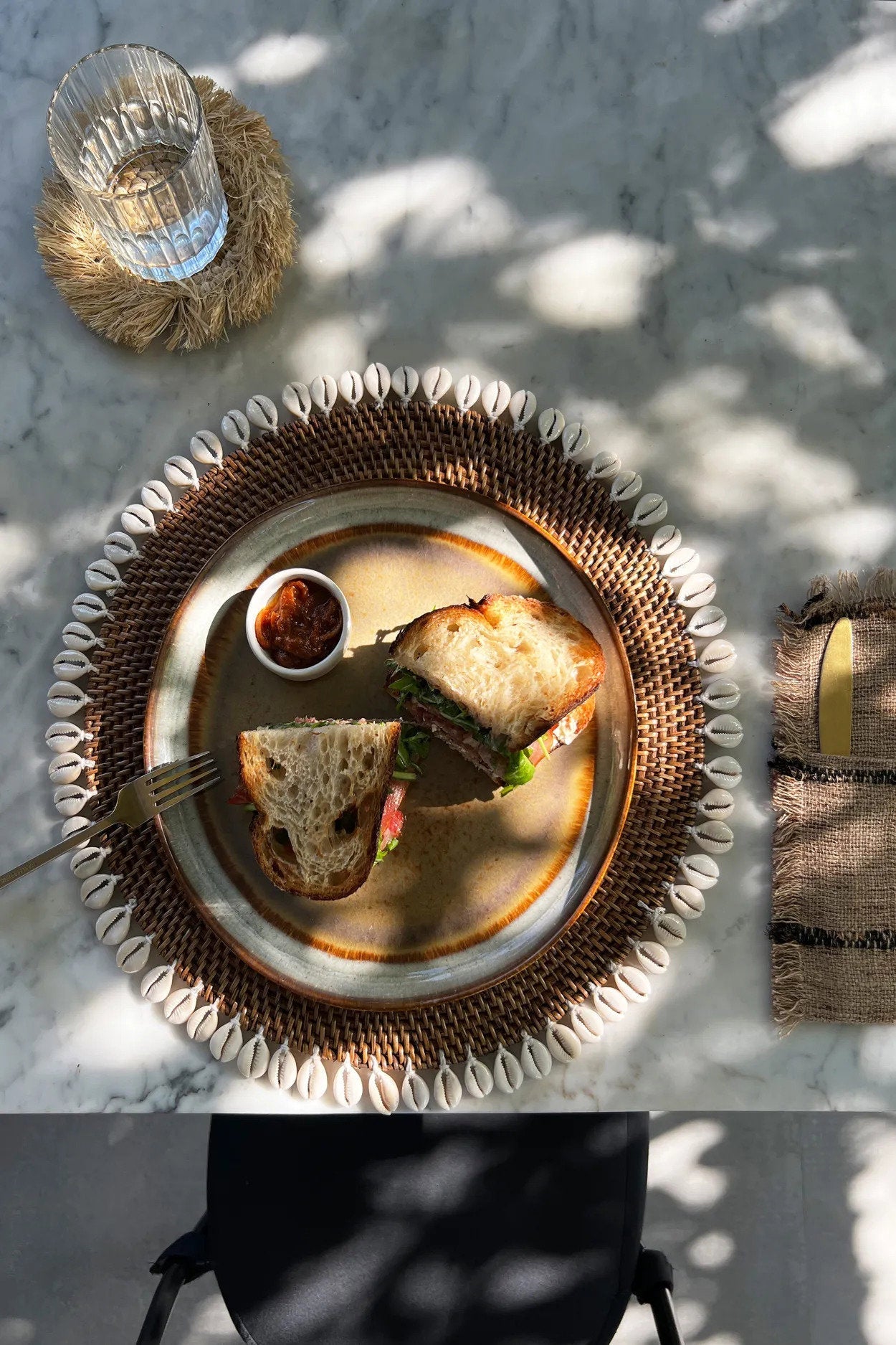 Mantel individual colonial de conchas - marrón natural