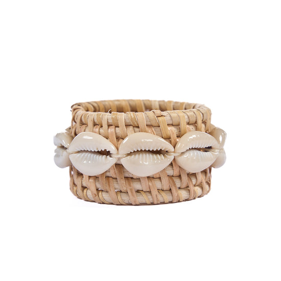 El anillo para servilletas de ratán y concha - Blanco natural