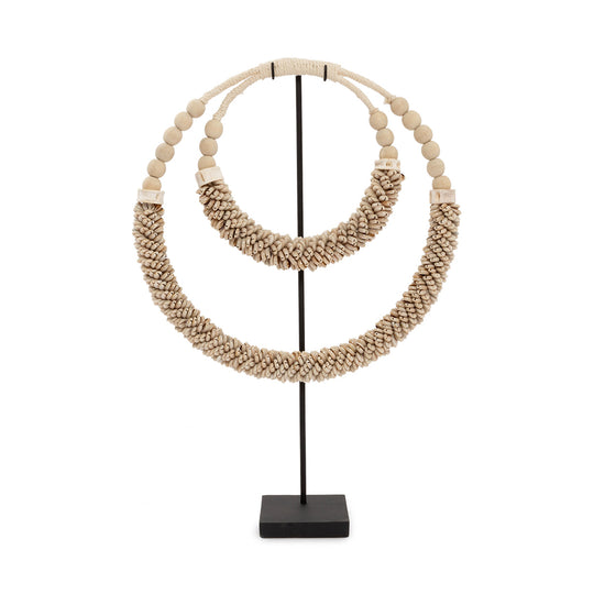 El Collar de Doble Concha en Soporte - Natural