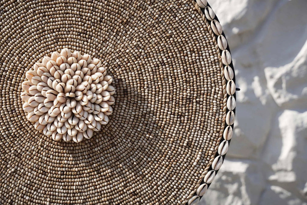 The Shell Guadeloupe on Stand - Natural White