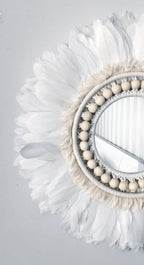 ESPEJO DE PLUMAS, macrame y cuentas de madera